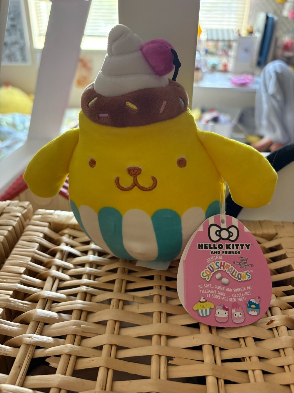 Sanrio PomPomPurin 6.5” Ice Cream Cupcake Claires Exclusive Squishmallow
